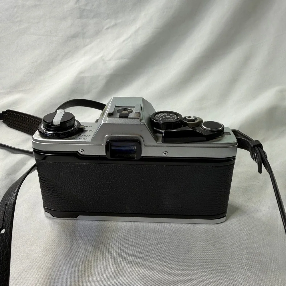Olympus OM10 35mm Film SLR Camera with Zuiko 50mm f1.8 Lens and Case WORK TESTED